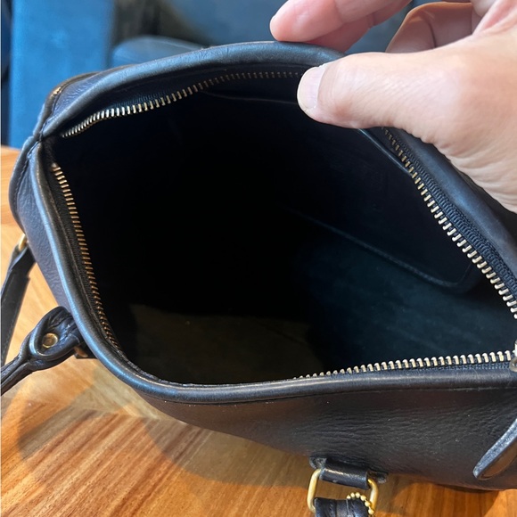 VINTAGE CÓRNER: COACH DESIGNER BONNIE CASHIN Black Leather Handbag with Strap - Picture 4 of 12